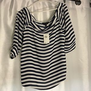 Navy blew of the shoulder striped